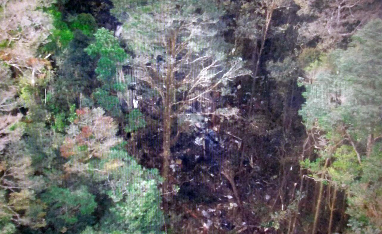 Bilden visar vad man tror är platsen där planet kraschade i söndags, det skogiga distriktet Bintangbergen i provinsen Papua
