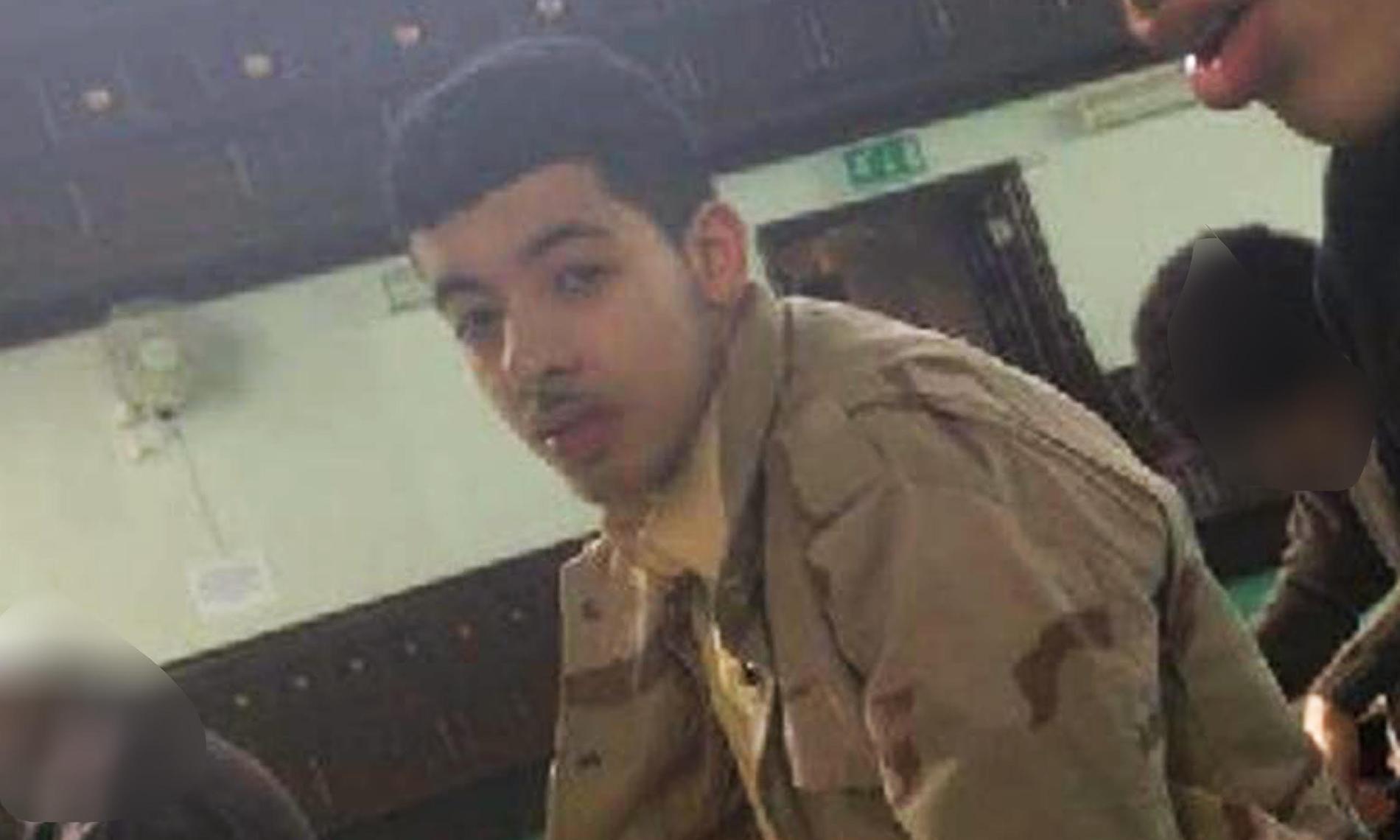 Misstänkte terroristen Salman Abedi, 22, på en bild som givits till den brittiska tidningen The Guardian. Bilden är ett par år gammal, enligt tidningen, och tagen under en lektion i en moské i Manchester. Aftonbladet publicerar den med The Guardians medgivande.