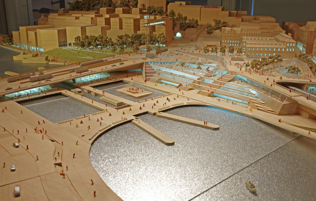 Modell över framtidens Slussen, sett från Gamla stan.