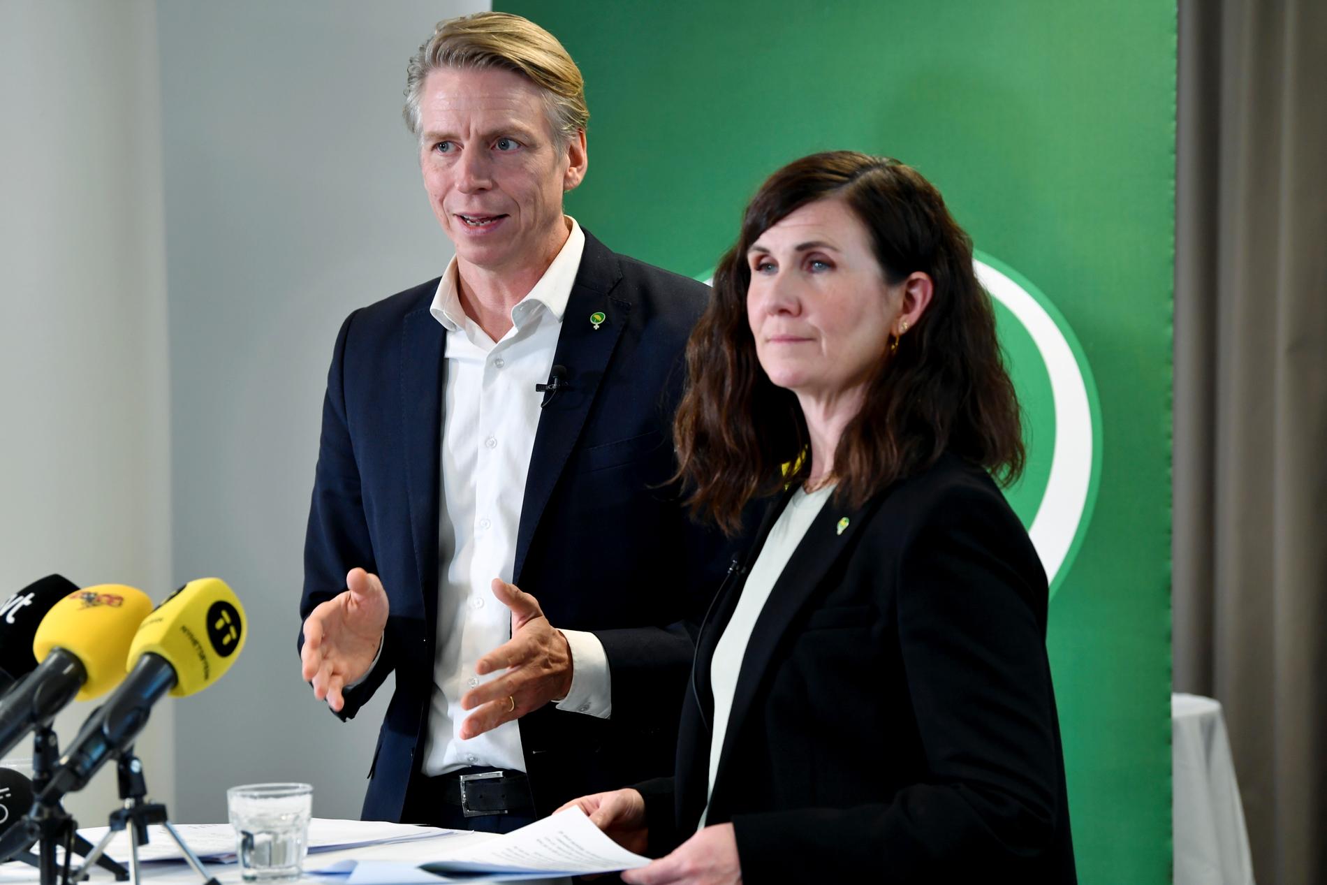 Miljöpartiets språkrör Per Bolund och Märta Stenevi under partiets digitala kongress.