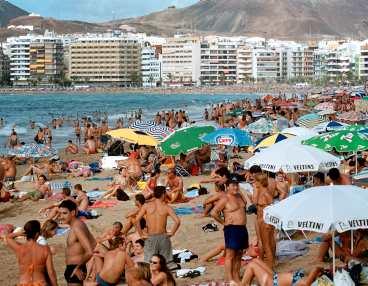 Kanarieöarna är en stor charterfavorit. På bildern: Las Canteras, Las Palmas, Gran Canaria.