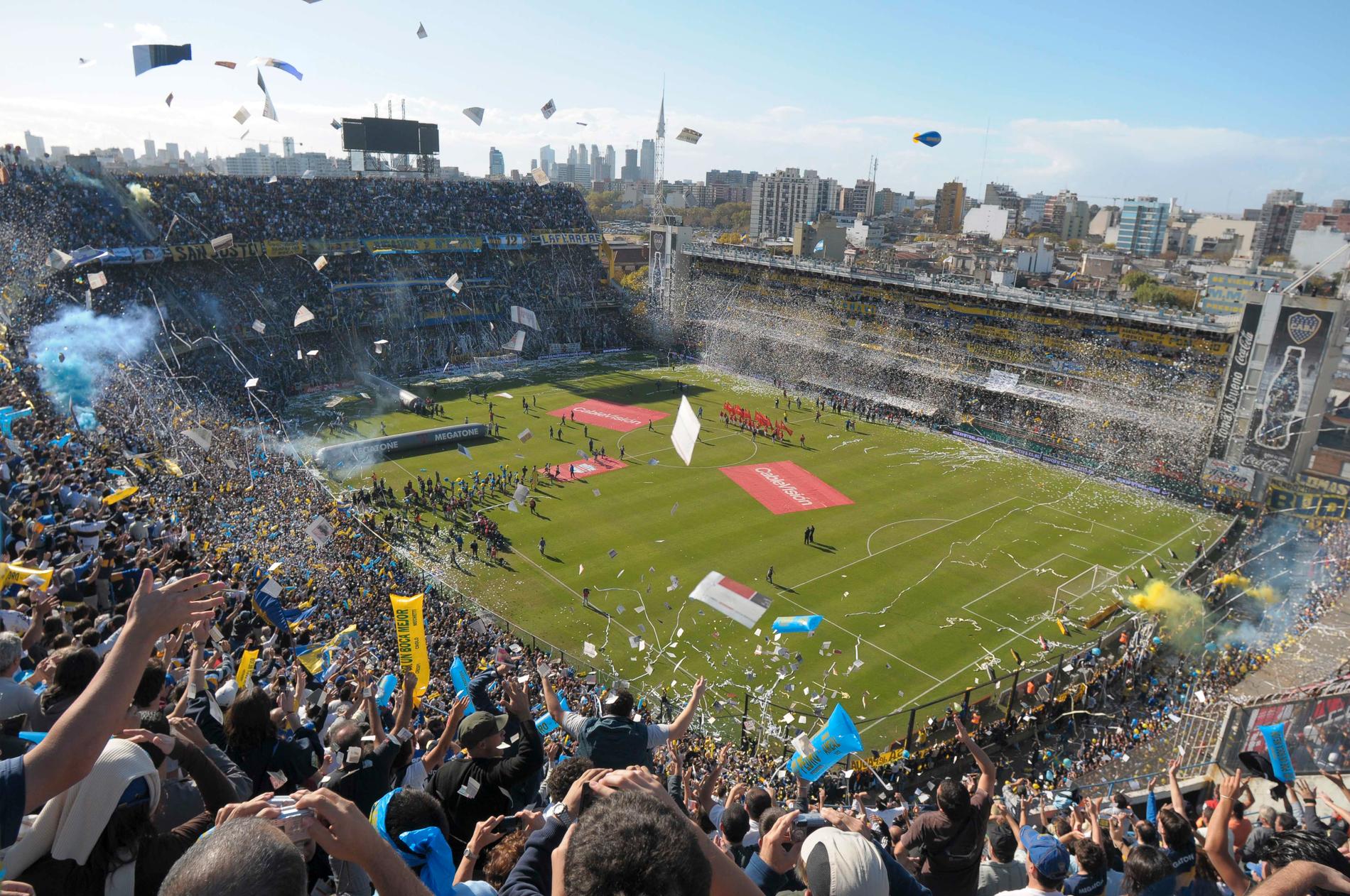 ”La Bombonera” är en av världens mest kända fotbollsarenor. Den ligger i Buenos Aires, Argentina.