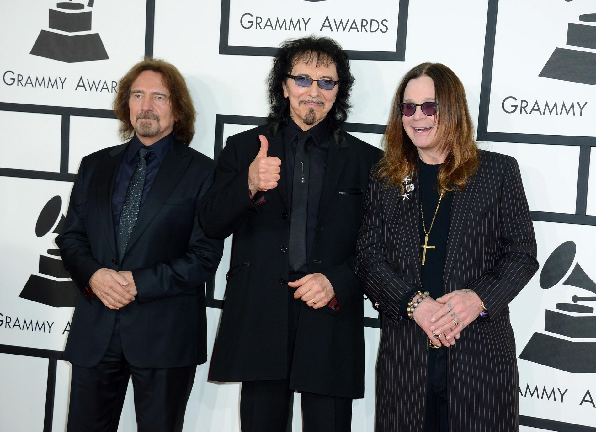 Geezer Butler, Tony Iommi och Ozzy Osbourne Black Sabbath avslutar karriären i och med Monsters of rock.