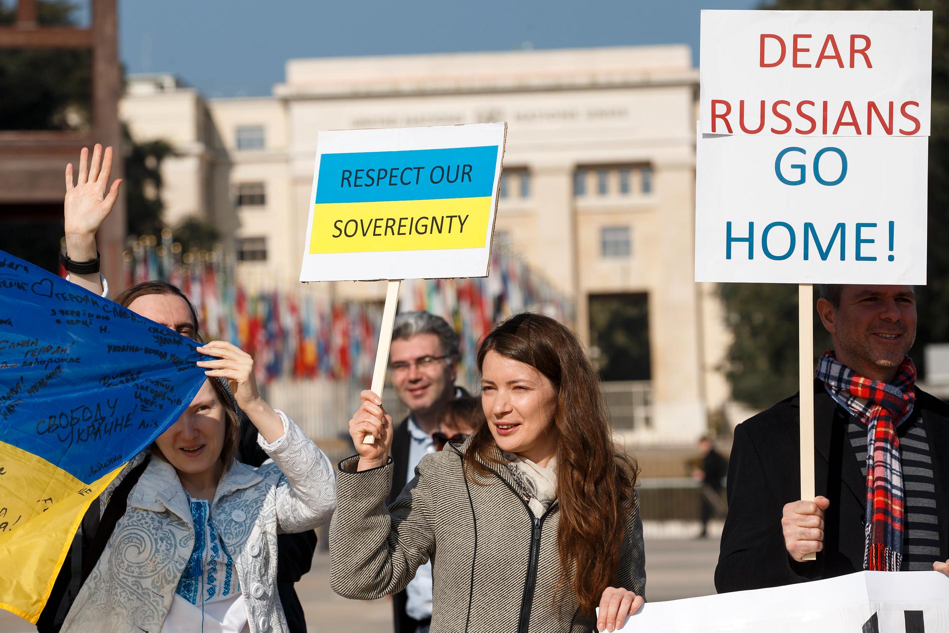Ukrainska demonstranter framför FN:s europeiska högkvarter i Genève 2014. Arkivbild.