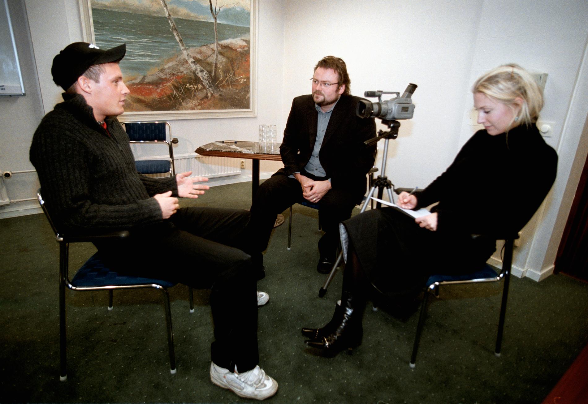 Johan Gille intervjuas under castingen till ”Big Brother” 2001.