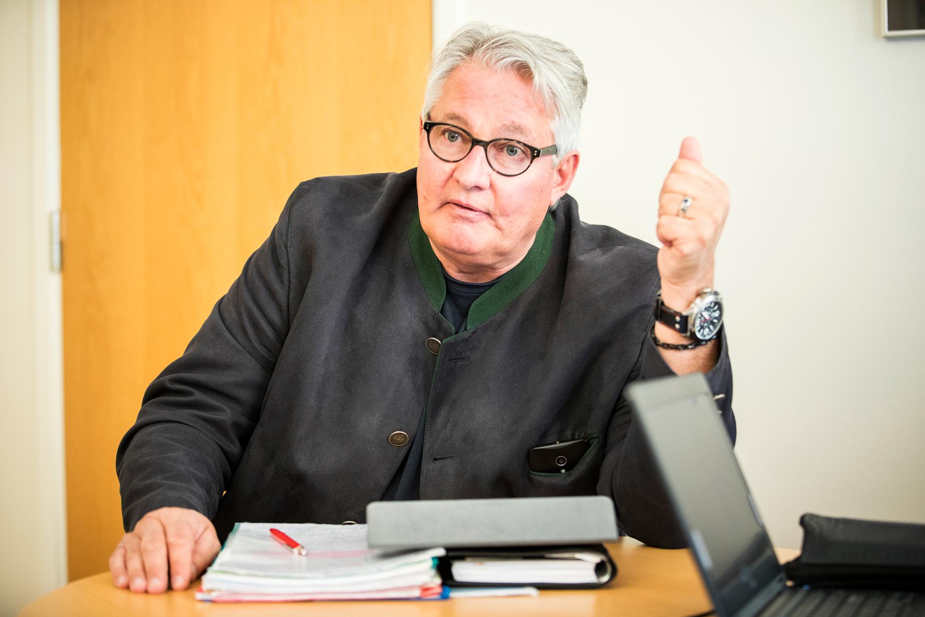  Kommunalrådet Göran Bergström går själv till en privat läkare