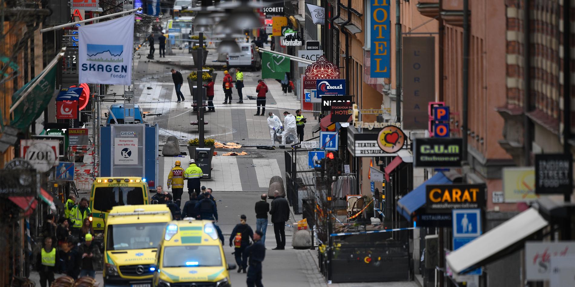 Terrororganisationen IS försöker rekrytera unga i Göteborg, men vill inte att de åker ner till Syrien – utan de ska stanna kvar i sina städer och genomföra terrordåd. Som det rättegångsaktuella på Drottninggatan i Stockholm.