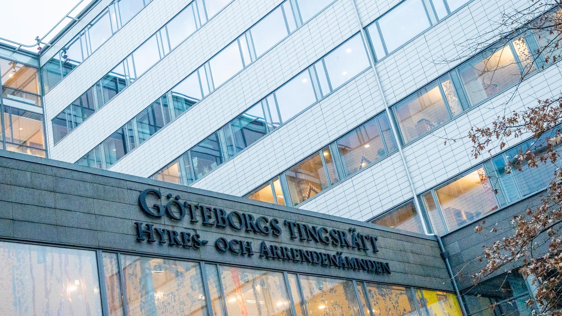 Två män i 20-årsåldern åtalas vid Göteborgs tingsrätt för att ha utsatt en kvinna för grov våldtäkt på hennes skönhetssalong. Arkivbild.