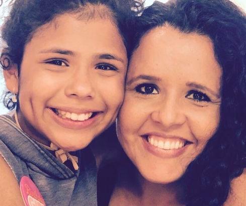 Aileen Pizarro, 43, och hennes 12-åriga dotter Aryana dog också i kraschen.