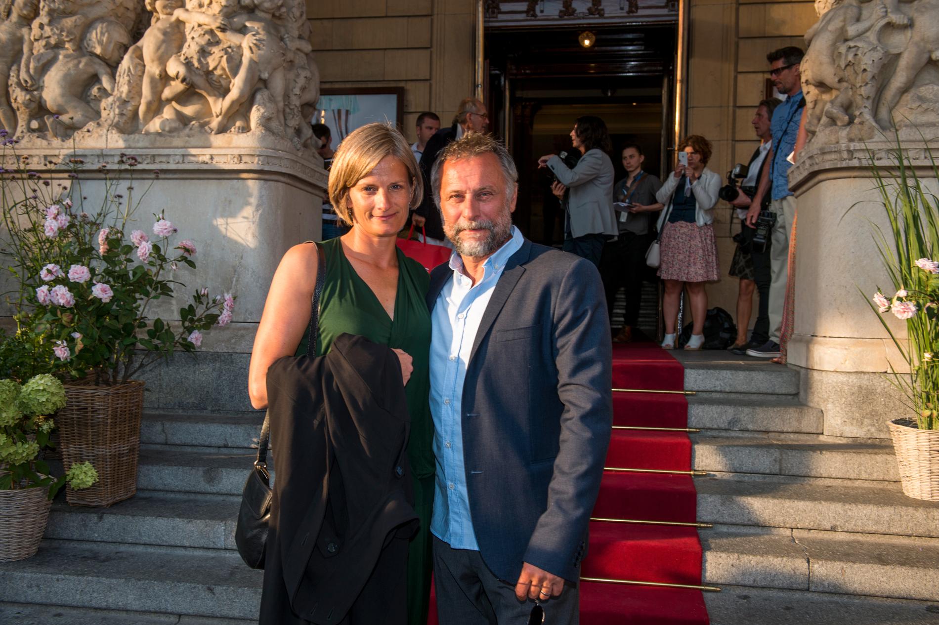 Michael Nyqvist med maka Catharina Nyqvist Ehrnrooth på premiär av filmen ”Jag är Ingrid” i augusti 2015.