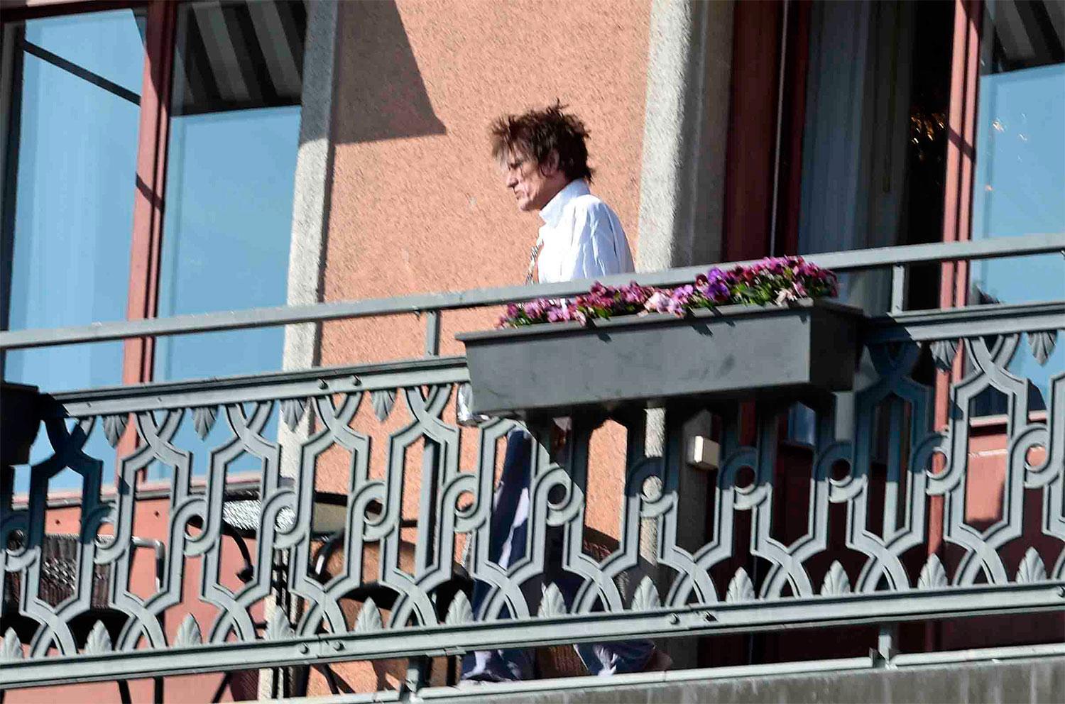 Joe Perry på balkongen på Grand Hôtel.