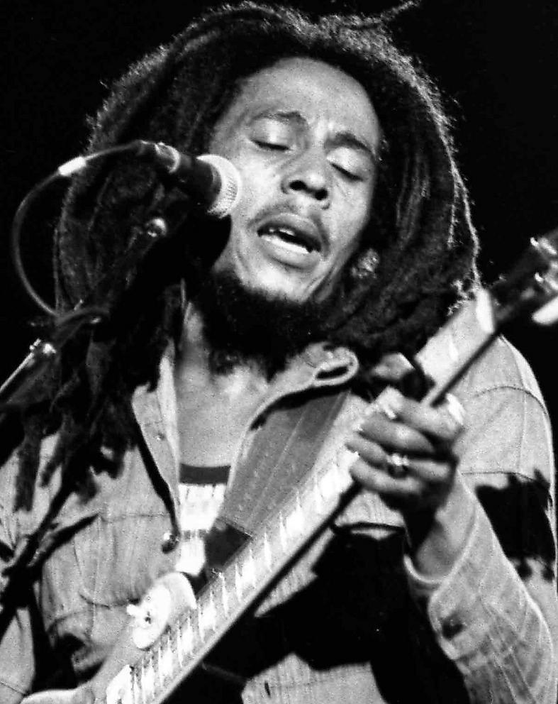 ”En kort krönika om sju mord” kretsar runt mordförsöket på Bob Marley 1976.