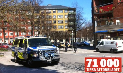 Gärningsmännen hotade väktare vid en värdebil utanför Fältöversten vid Karlaplan.