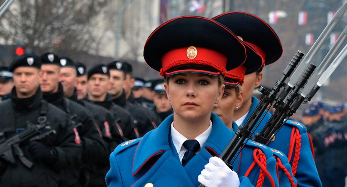 Den 9 januari marscherade poliser i Banja Luka, för att högtidlighålla 30-årsdagen för bildandet av Republika Srpska, något som tidigare ansågs bryta mot Bosniens grundlag.