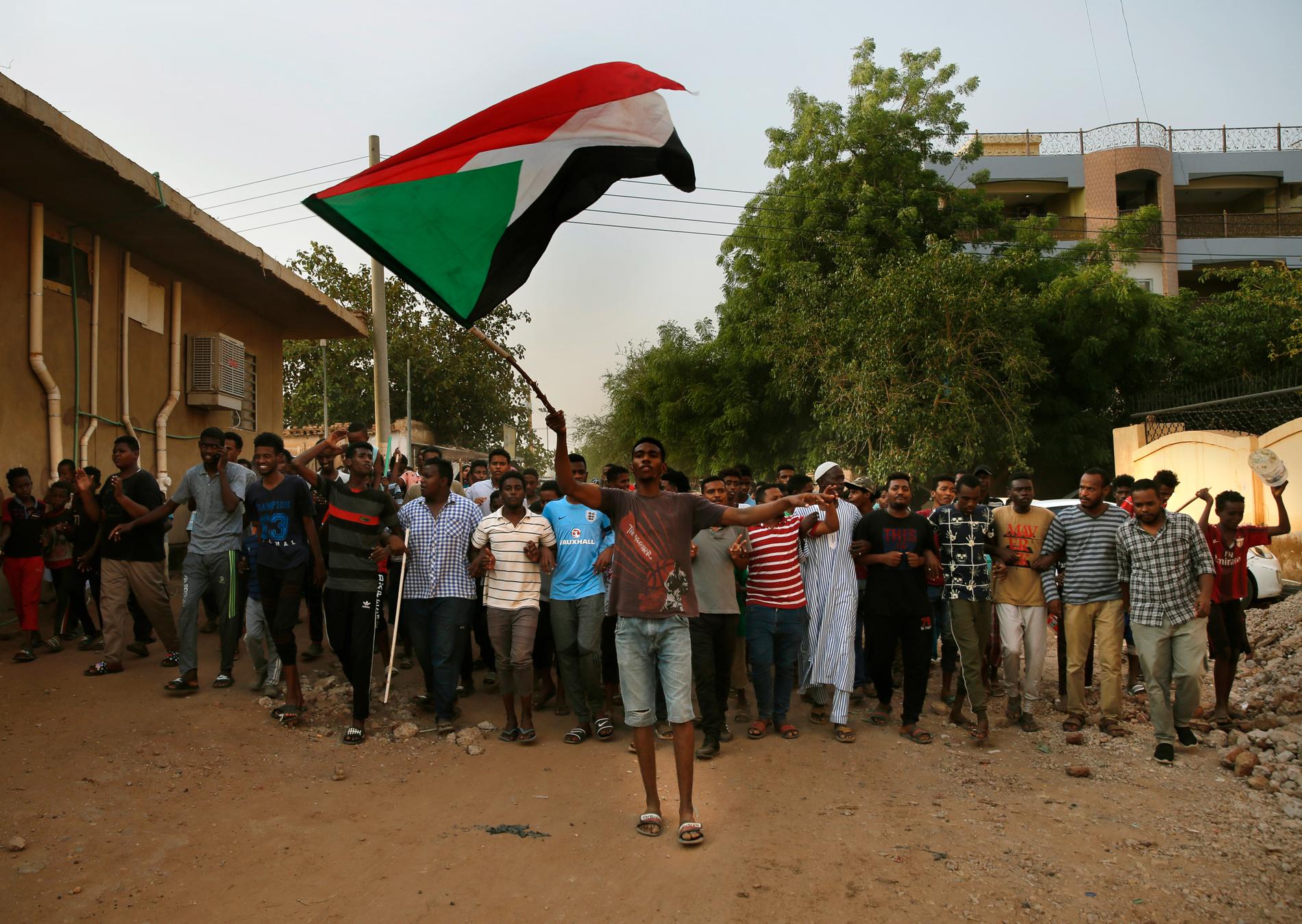 Protester mot Sudans styrande militärråd i huvudstaden Khartum.