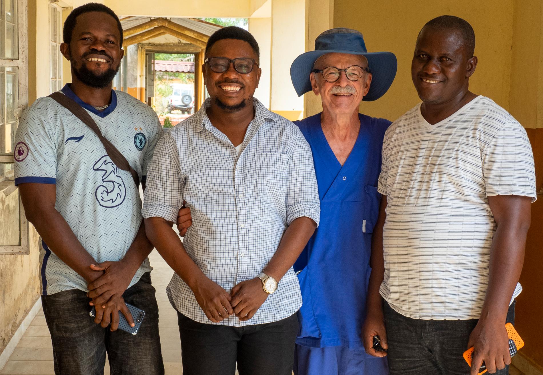 Dr Gembeh, Dr Foray, Lars Seligman och sköterskan Mr Bendu. Kollegor på Moyamba Government Hospital.