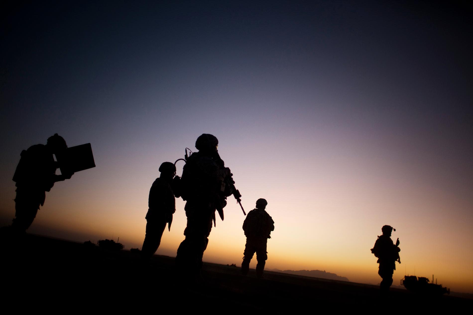 Posttraumatiskt stressyndrom är sådant som soldater kan drabbas av men nu konstaterar en dansk psykiater att hans patient har utvecklat PTSD efter sju år hos ett jobbsökarcenter. Bilden visar soldater i Afghanistan 2009.