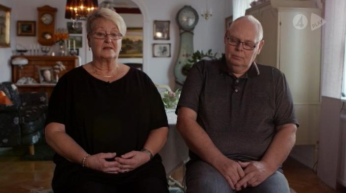 Ingessons föräldrar, Lillemor och Leif medverkar i dokumentären.