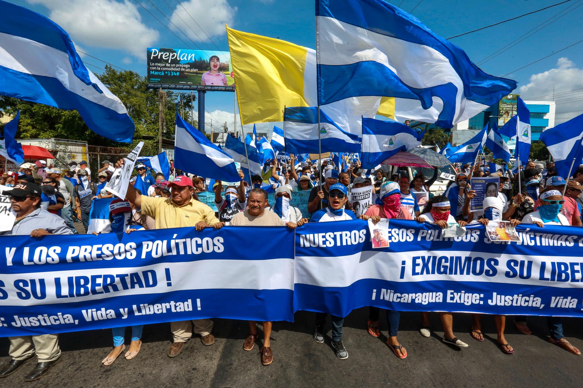 Regeringskritiska demonstranter kräver rättvisa, liv och frihet under en manifestation i Managua i Nicaragua i augusti 2018. Arkivbild.