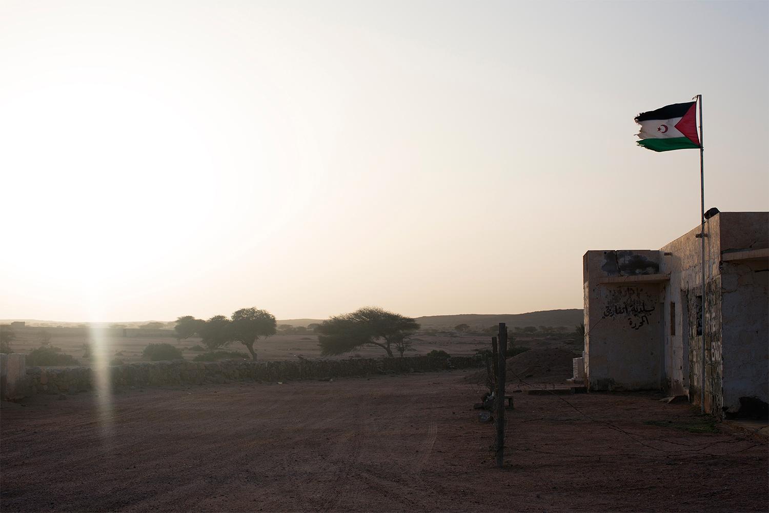 Staden Tifariti kontrolleras av befrielserörelsen Polisario och utgör någon form av huvudstad i de så kallade befriade områdena. Det är ett nomadsamhälle med ett tusental invånare, uppbyggt kring Polisarios armébaser, en skola, en FN-bas och ett sjukhus. Foto: Johan Persson