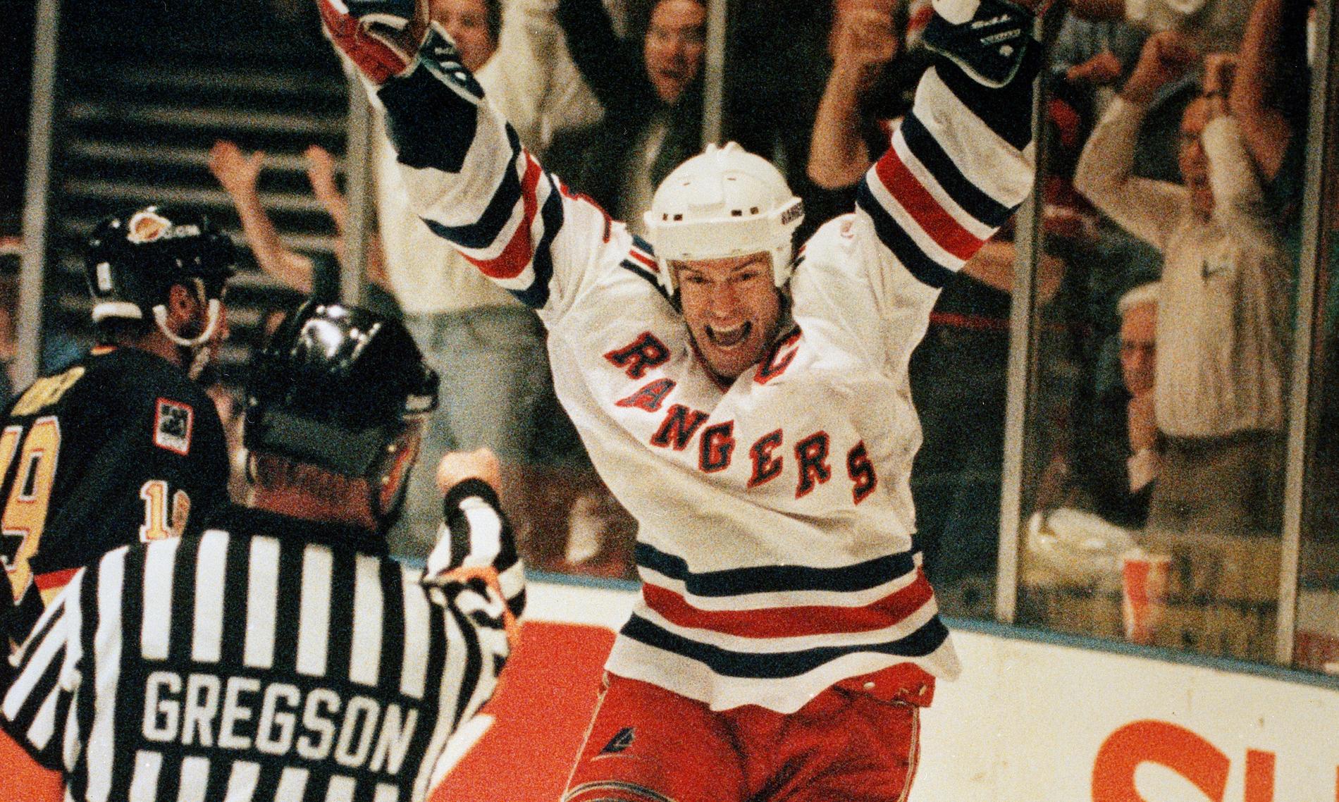 Rangers-ikonen Mark Messier under lagets senaste Stanley Cup-triumf 1994 – Niklas Holmgrens första final som kommentator.  