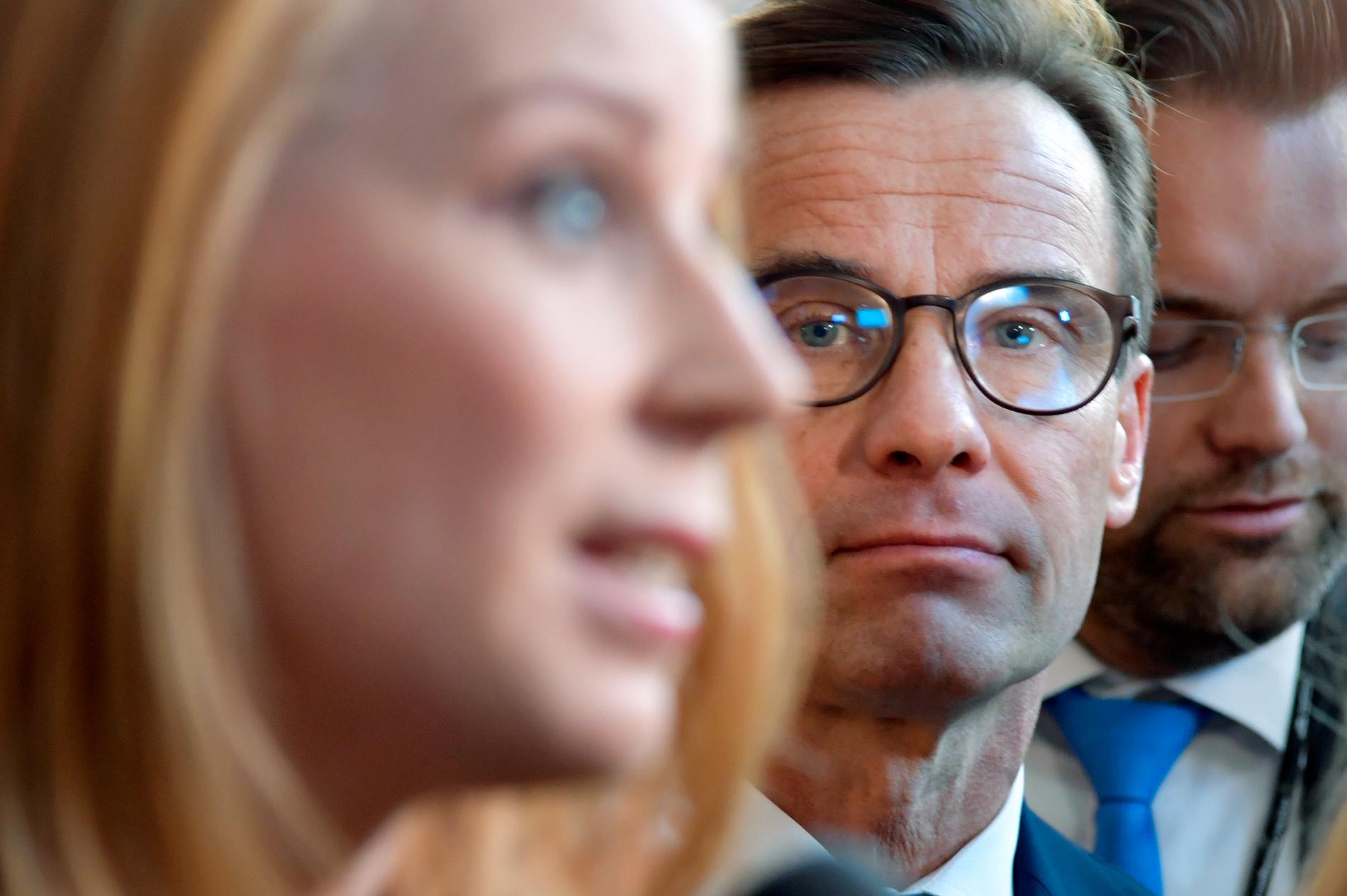 Moderaterna och partiledaren Ulf Kristersson hoppas att Centerledaren Annie Lööf ska välja en borgerlig regering. Arkivbild.