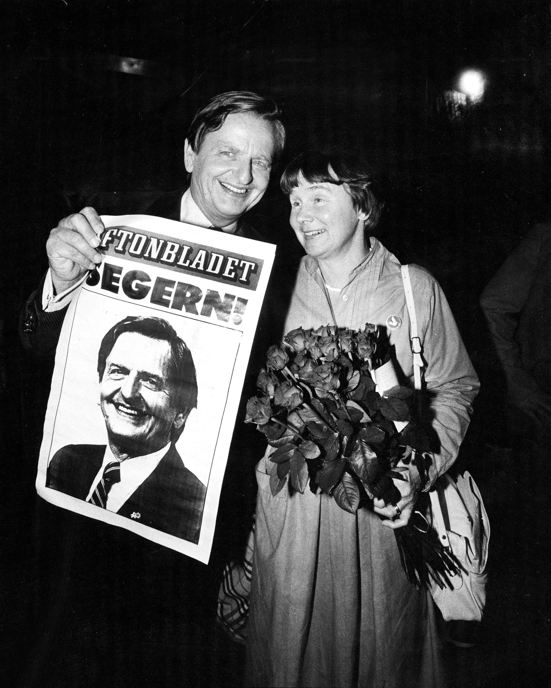 Olof och Lisbeth Palme firar valsegern 1982