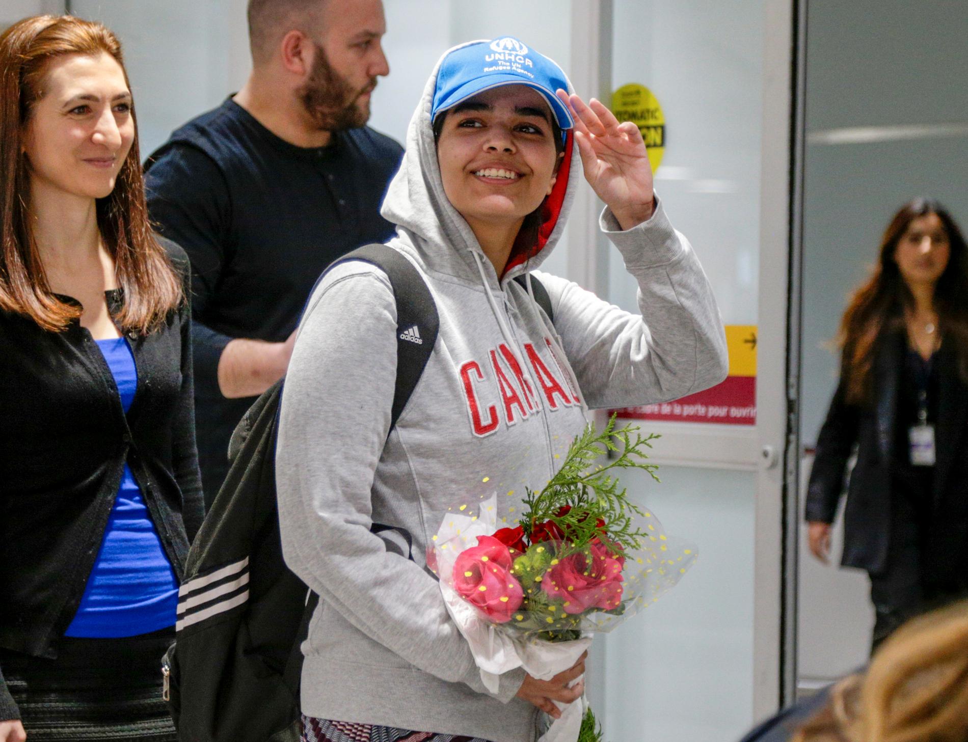 Här anländer Rahaf till Torontos flygplats i Ontario, Canada.