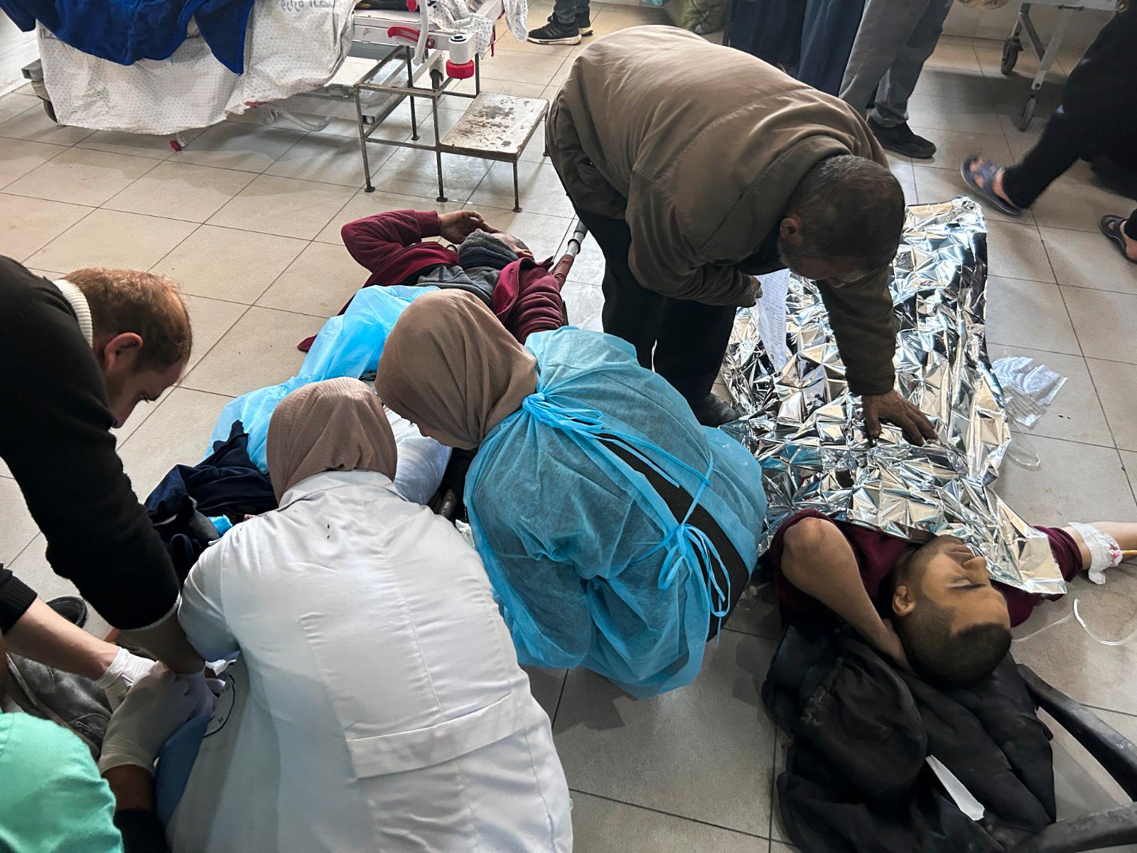 Skadade personer på al-Shifa-sjukhuset.  