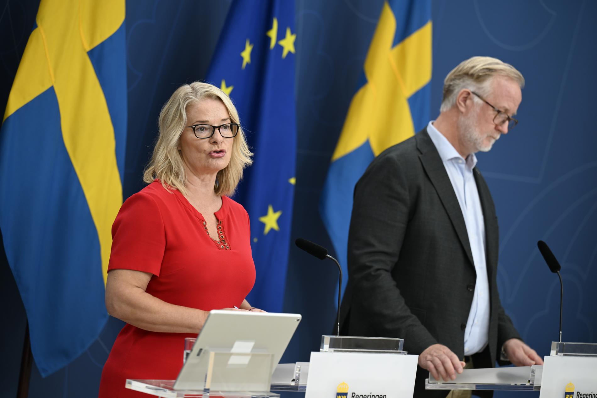 Arbetsmarknads- och integrationsminister Johan Pehrson (L) och skolminister Lotta Edholm (L).