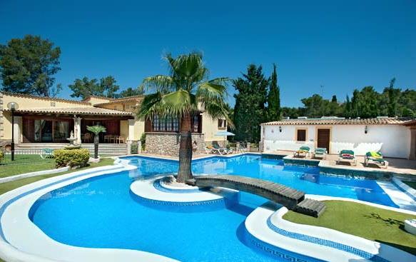 Drömvillan på Mallorca hade pool och grillplats...