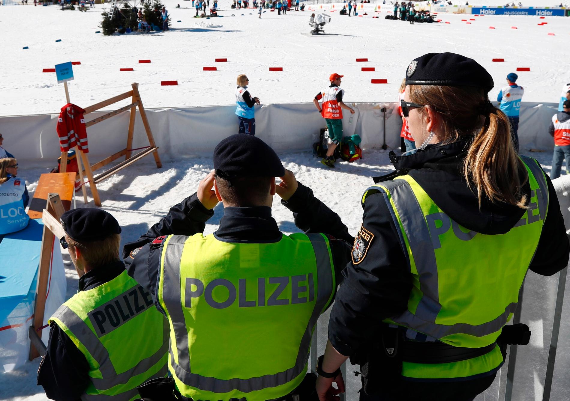 Österrikisk polis på plats under skid-VM i Seefeld. Arkivbild.