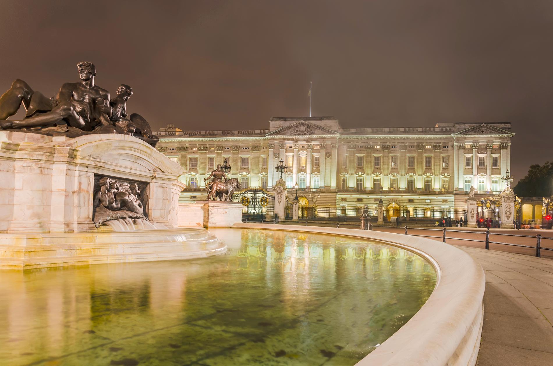 Buckingham Palace är ett måste för alla fans av The Crown. 