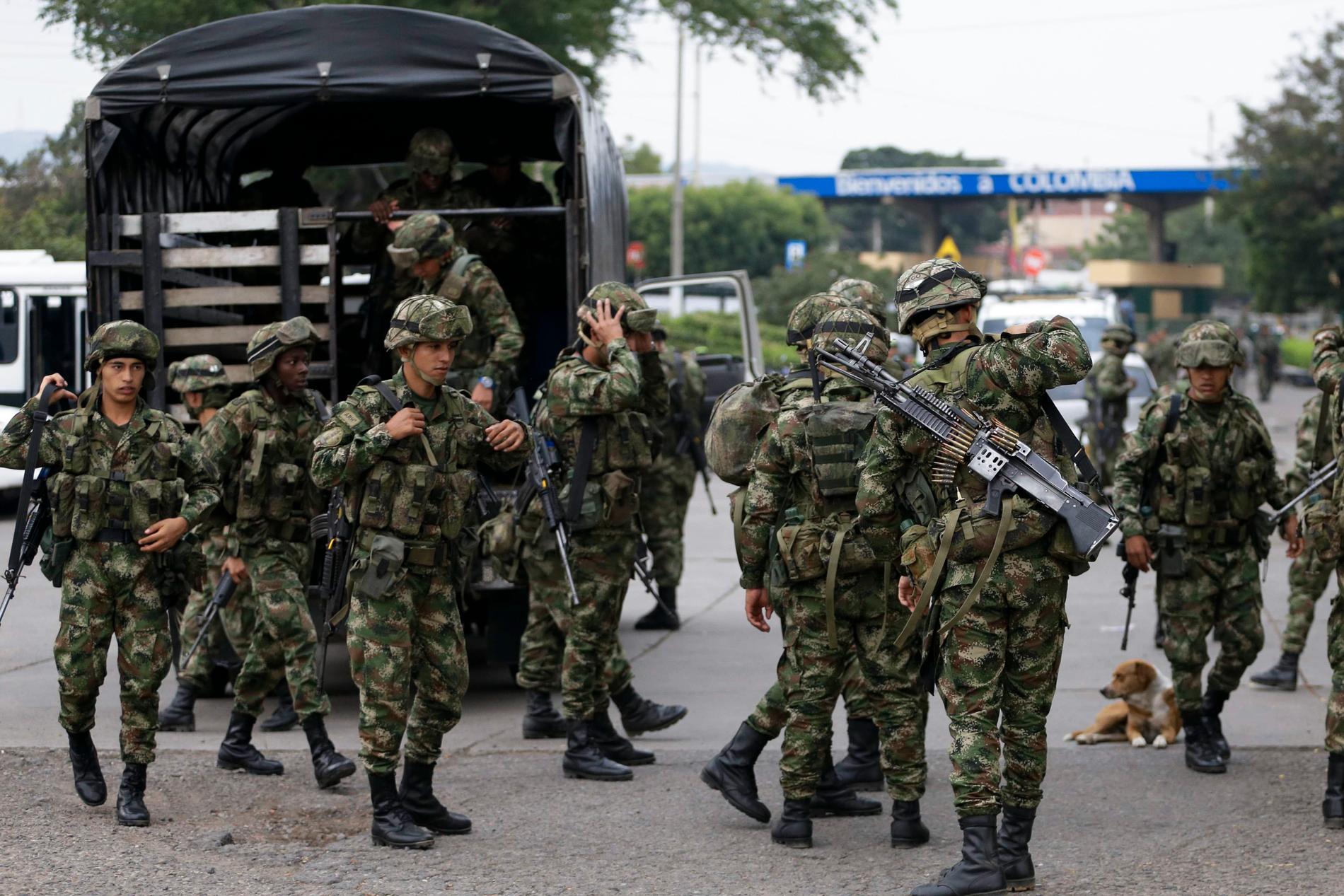Colombianska soldater har samlats i närheten av staden Cucuta, precis vid gränsen till Venezuela.
