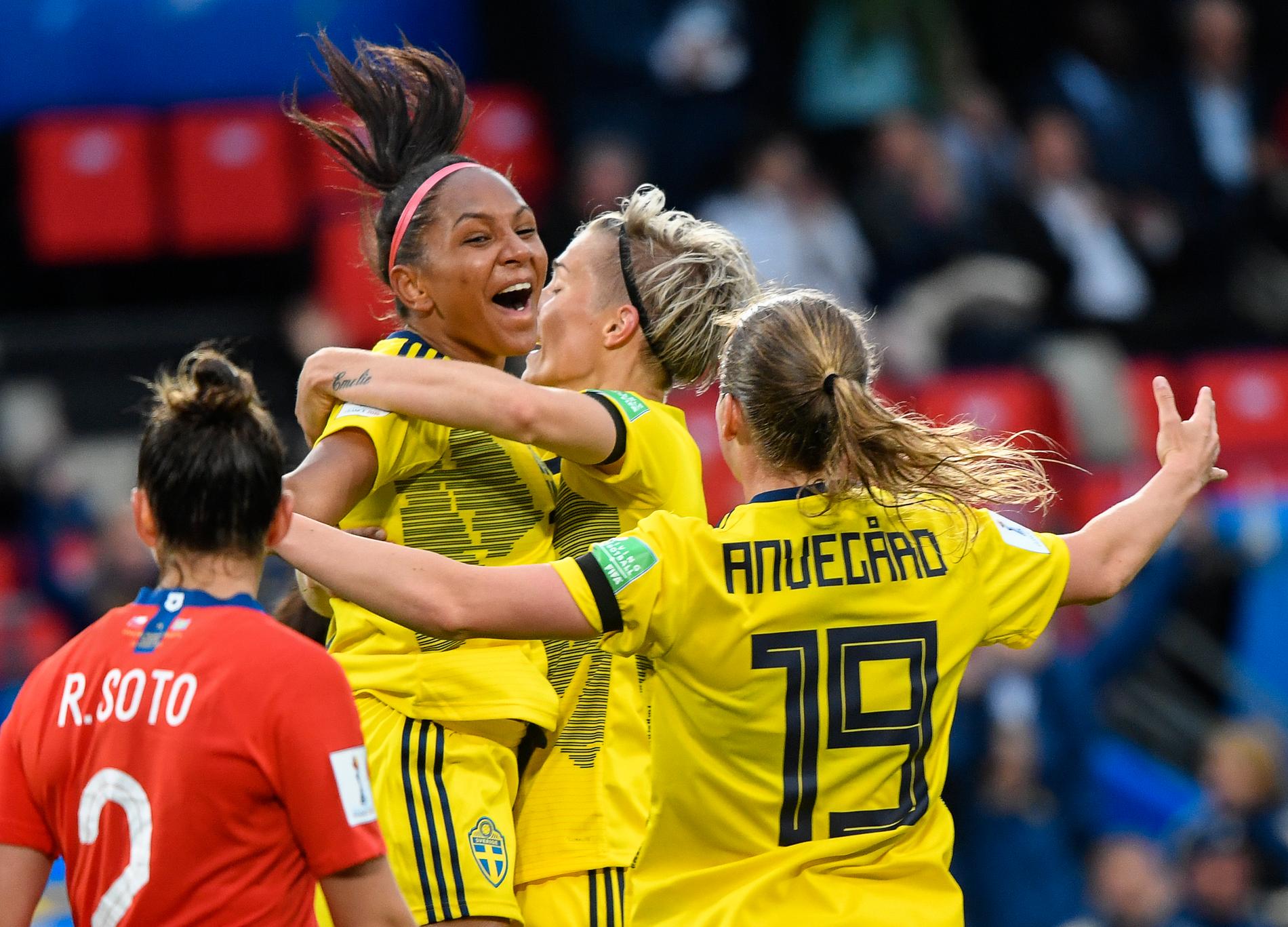 Svenska damlandslaget efter segern mot Chile.