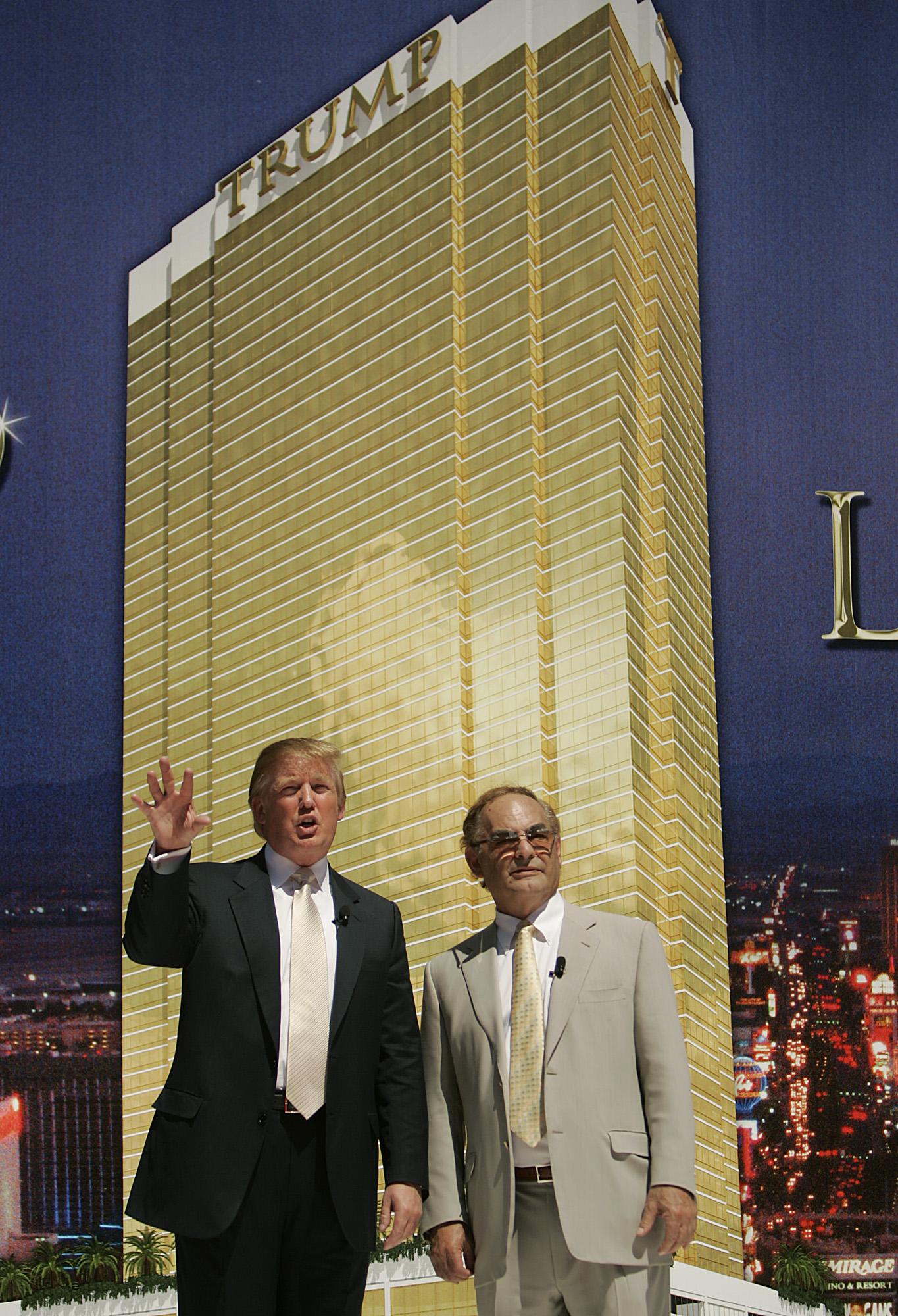 Trump äger tillsammans med sin affärspartner Phil Ruffin 388 lyxlägenheter i Las Vegas. 