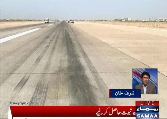 Pakistansk tv visar skrapmärken på landningsbanan i Karachi.