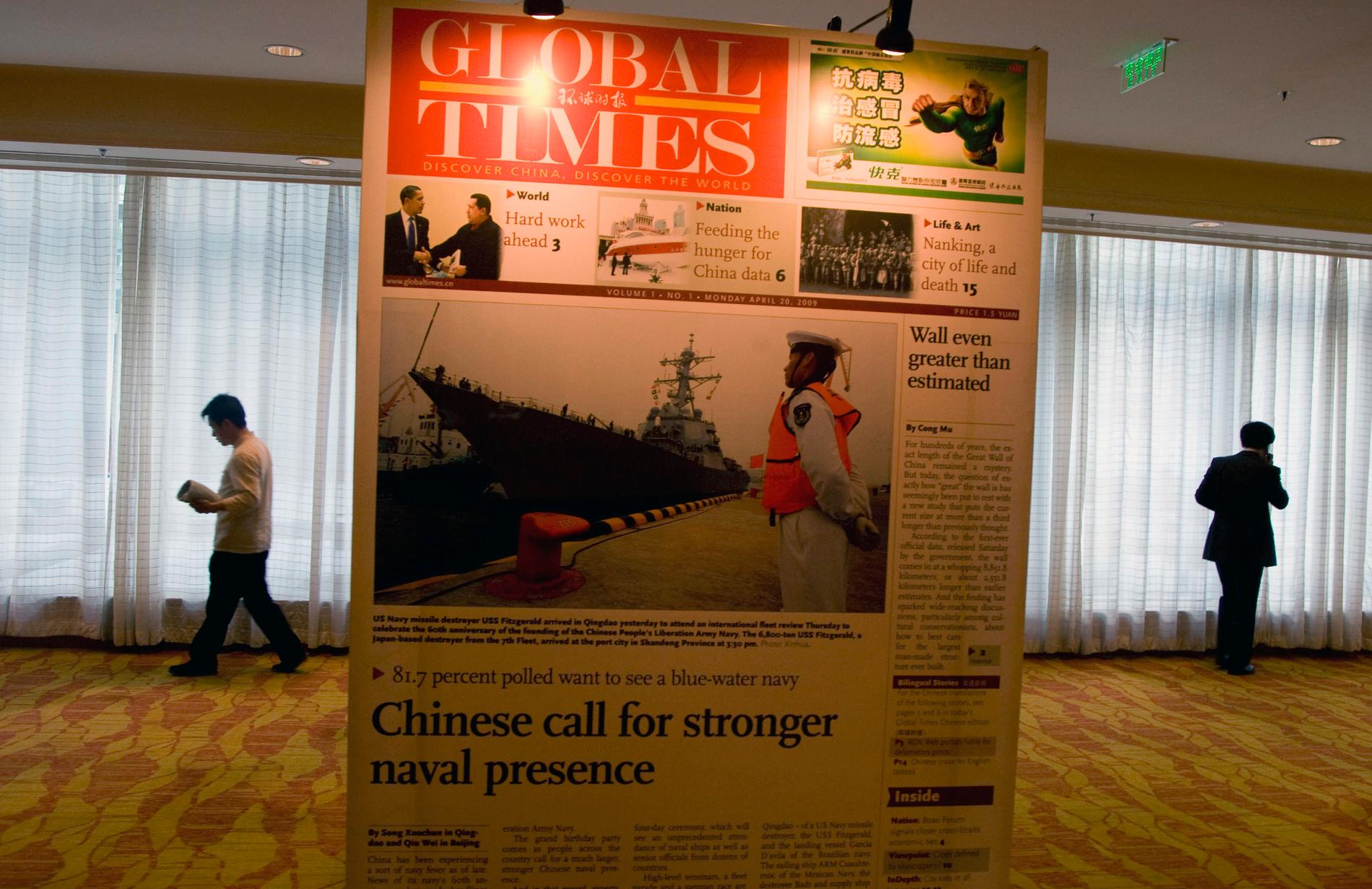 En förstoring av det första numret av den engelskspråkiga tidningen The Global Times som den kinesiska staten styr. Nu skärps tonen mot tidningen i USA. Arkivbild.