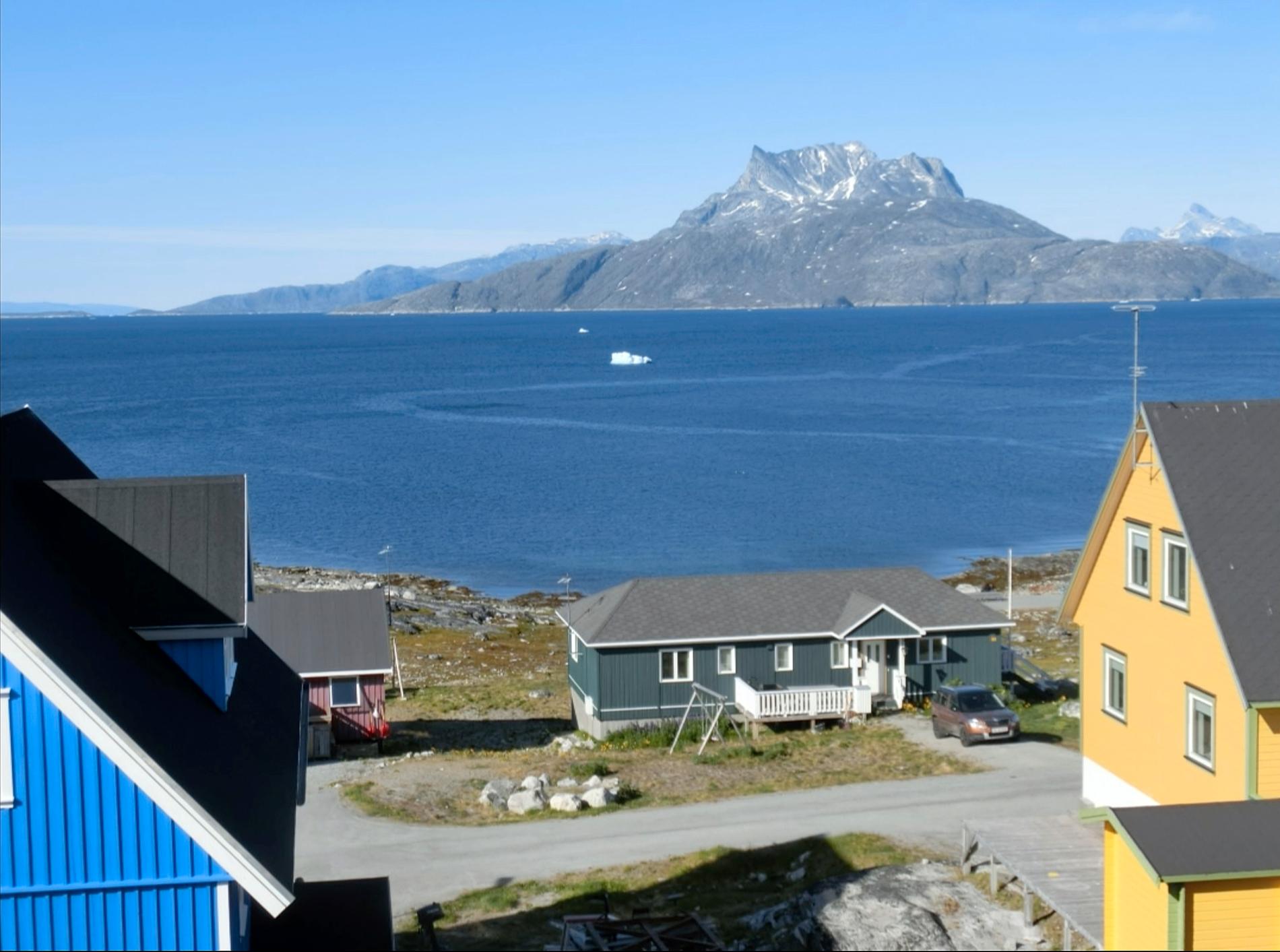 Säkra kommunikationslinjer till Färöarna och Grönland (bilden) väntas vara på plats först nästa år. Arkivbild.