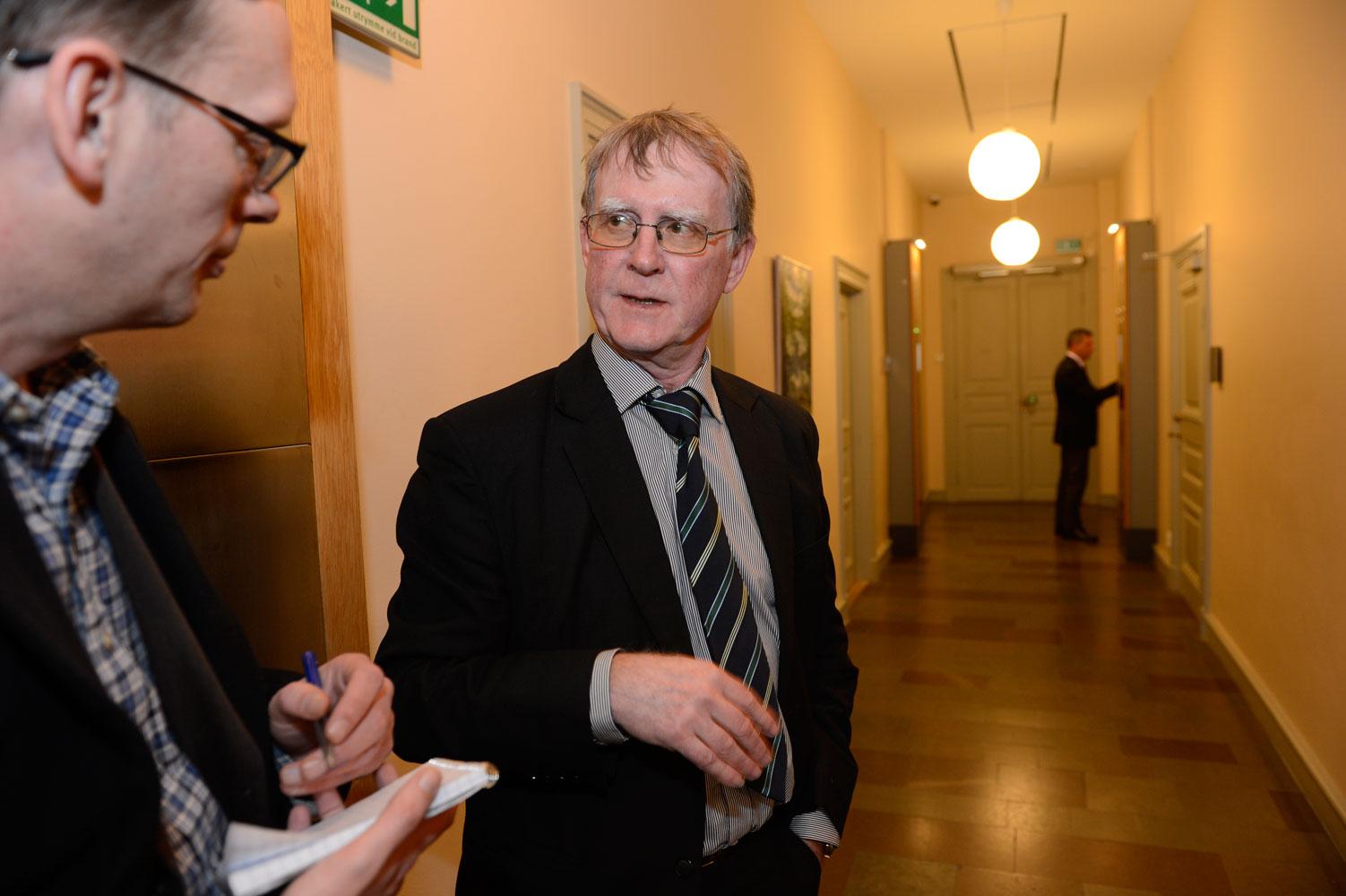 Aftonbladets reporter med åklagaren Nils Eric Schultz.