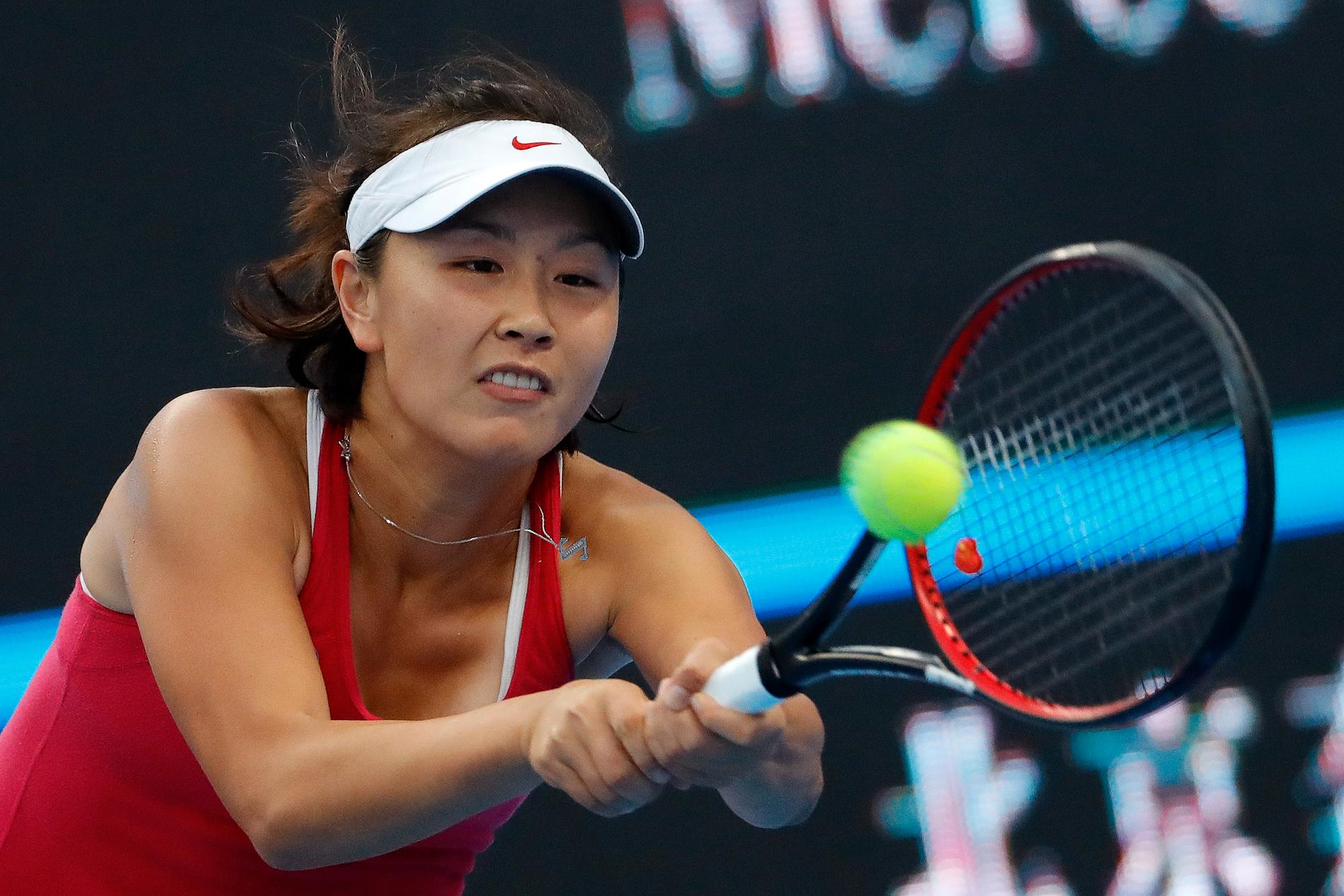 Tennisspelaren Peng Shuai är försvunnen sedan en knapp månad tillbaka efter att ha publicerat ett inlägg i sociala medier där hon anklagar en kinesisk toppolitiker för sexuella övergrepp.
