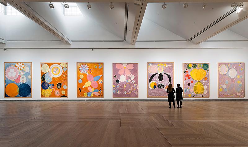Andarnas budskap Moderna Museet ställer ut 230 olika verk av Hilma Af Klint – en för många okänd föregångare inom den abstrakta konsten. På konstnärens begäran fick målningarna visas först 20 år efter hennes död. Foto Åsa Lundén/Moderna Museet