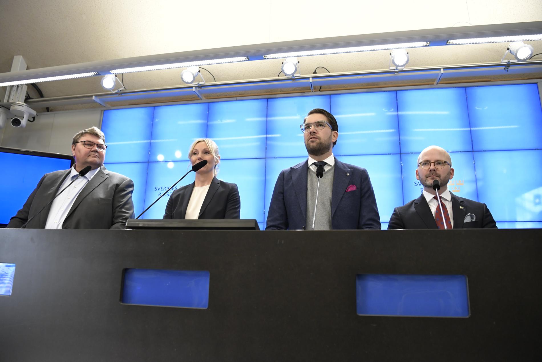 Sverigedemokraternas (från vänster) Peter Lundgren, Jessica Stegrud, partiledare Jimmie Åkesson och Charlie Weimers håller pressträff i riksdagens presscenter med anledning av partiets lista inför valet till EU-parlamentet.