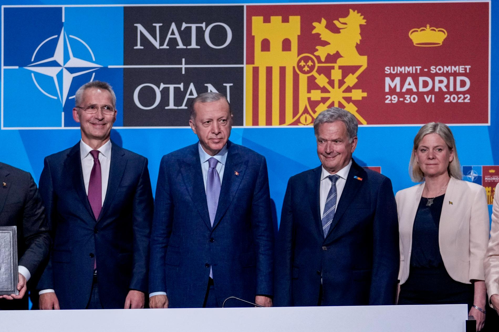 Natos generalsekreterare Jens Stoltenberg, Turkiets president Recep Tayyip Erdogan, Finlands president Sauli Niinistö och dåvarande svenska statsministern Magdalena Andersson på Nato-mötet i Madrid, juni 2022.