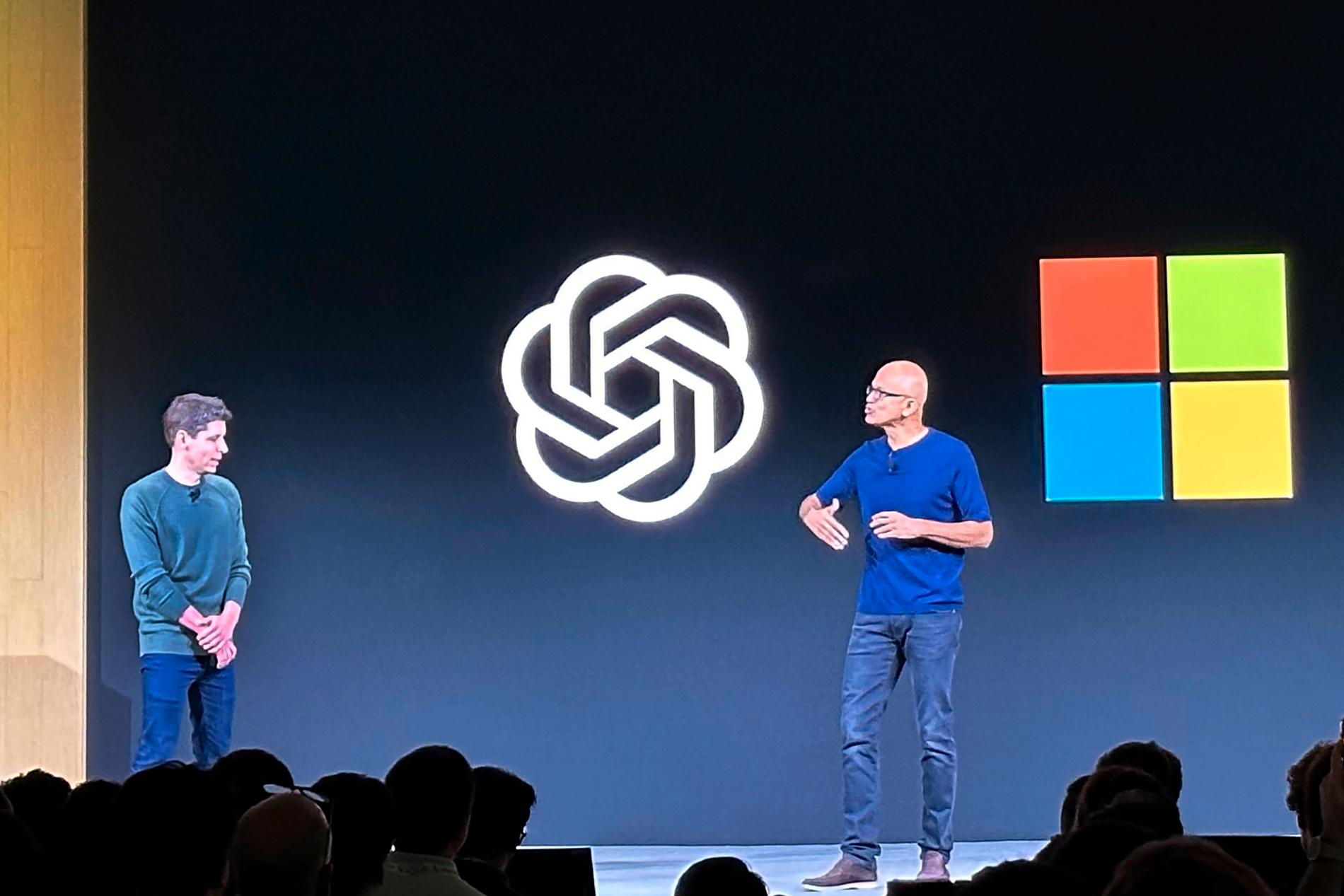 Microsoft presenterar värvningen av Altman.