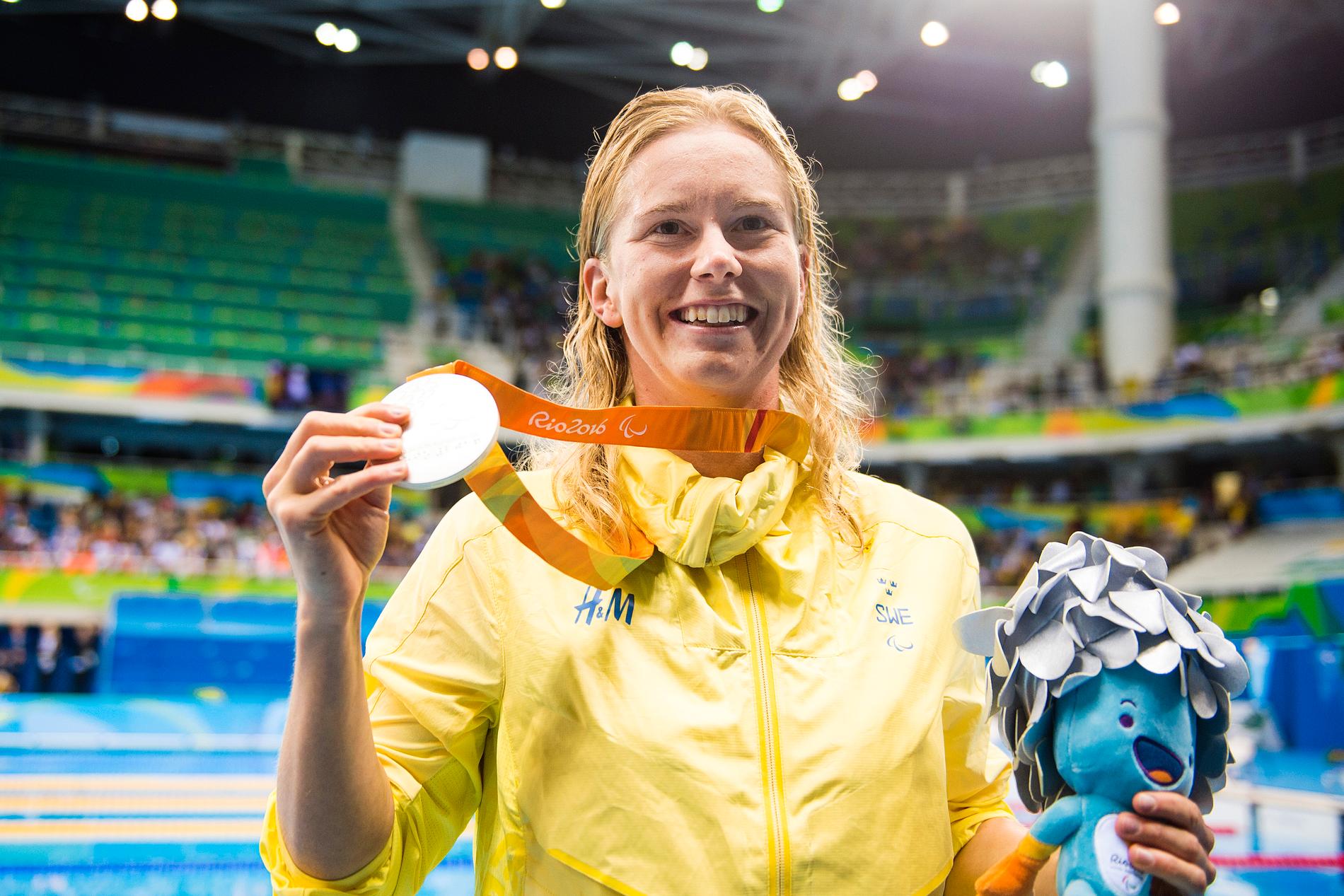 Maja Reichard under prisceremonin i Paralympics i Rio 2016.