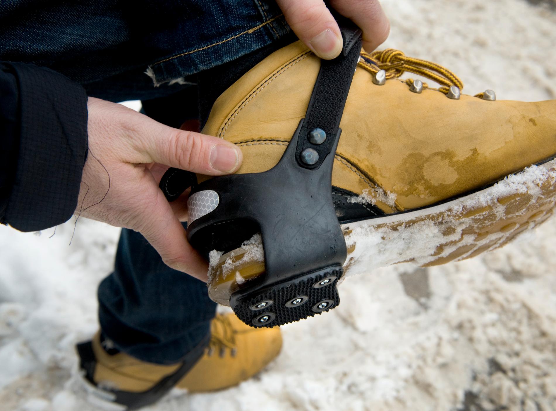 Broddar på skorna  förebygger benbrott och andra halkolyckor.