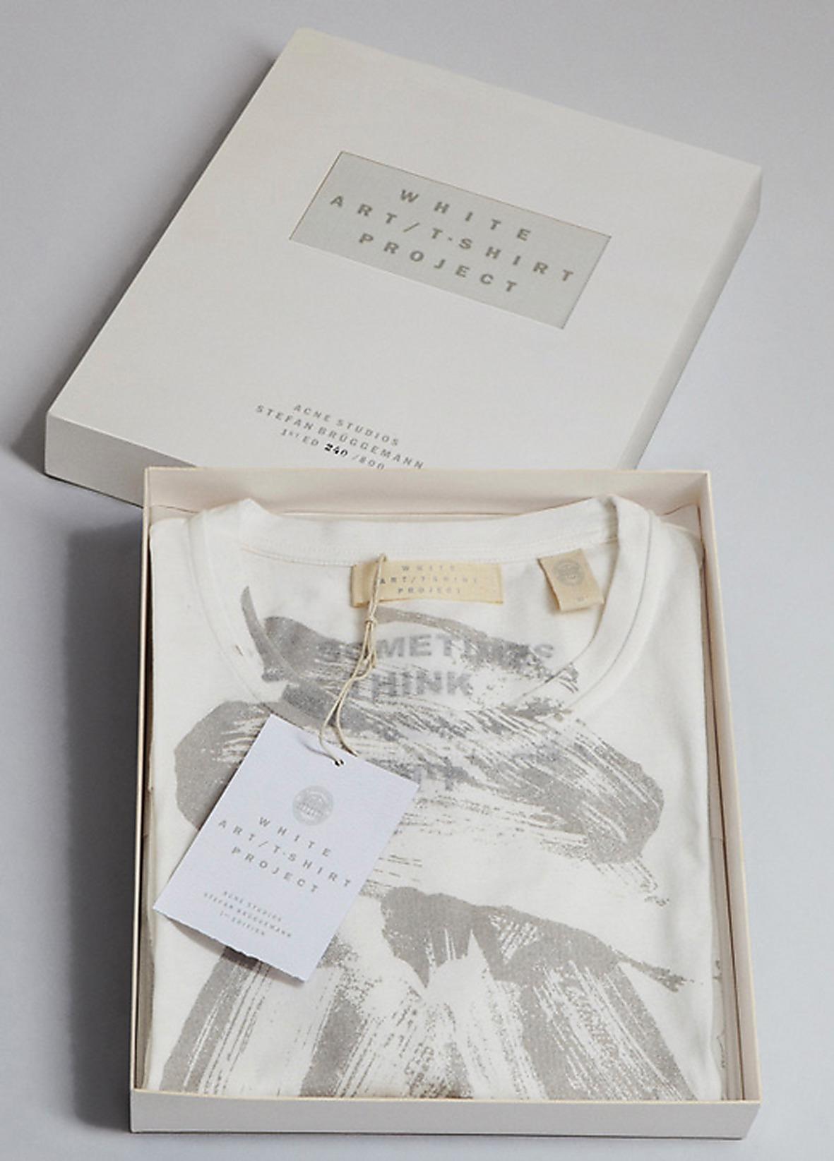 White Art T-shirt Project. T-tröja för 1 200 kronor.
