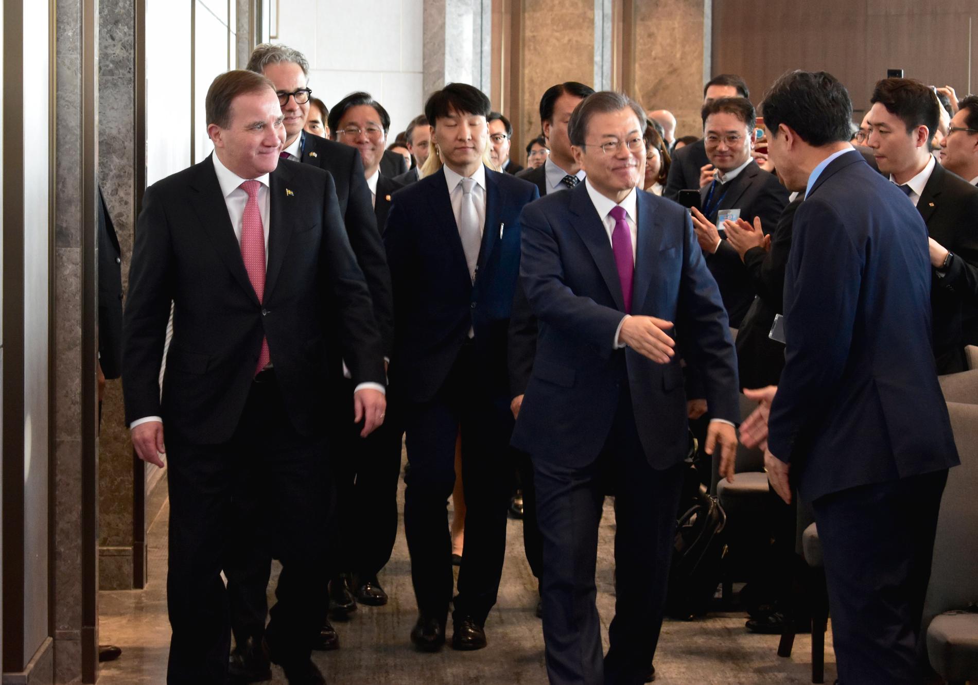 Sydkoreas president Moon Jae-In och statsminister Stefan Löfven i Seoul på onsdagen. Arkivbild.