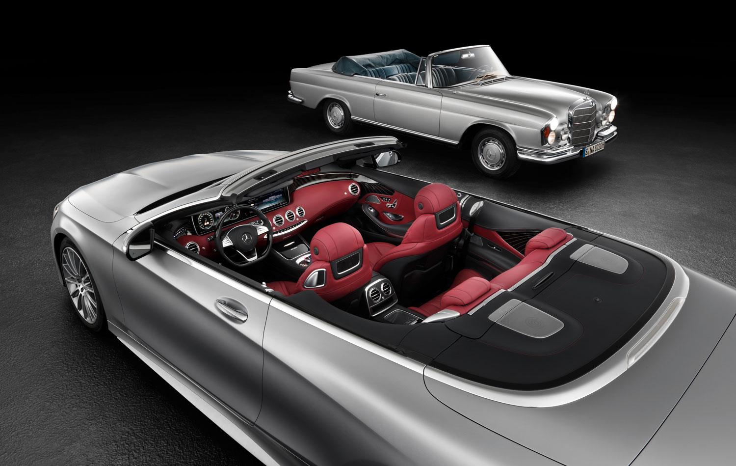 Nya Cabrioleten i förgrunden, i fonden syns den klassiska modellen från 60/70-talet.